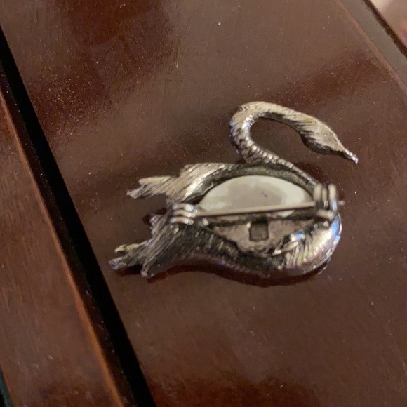 Swan pin - Picture 3 of 3